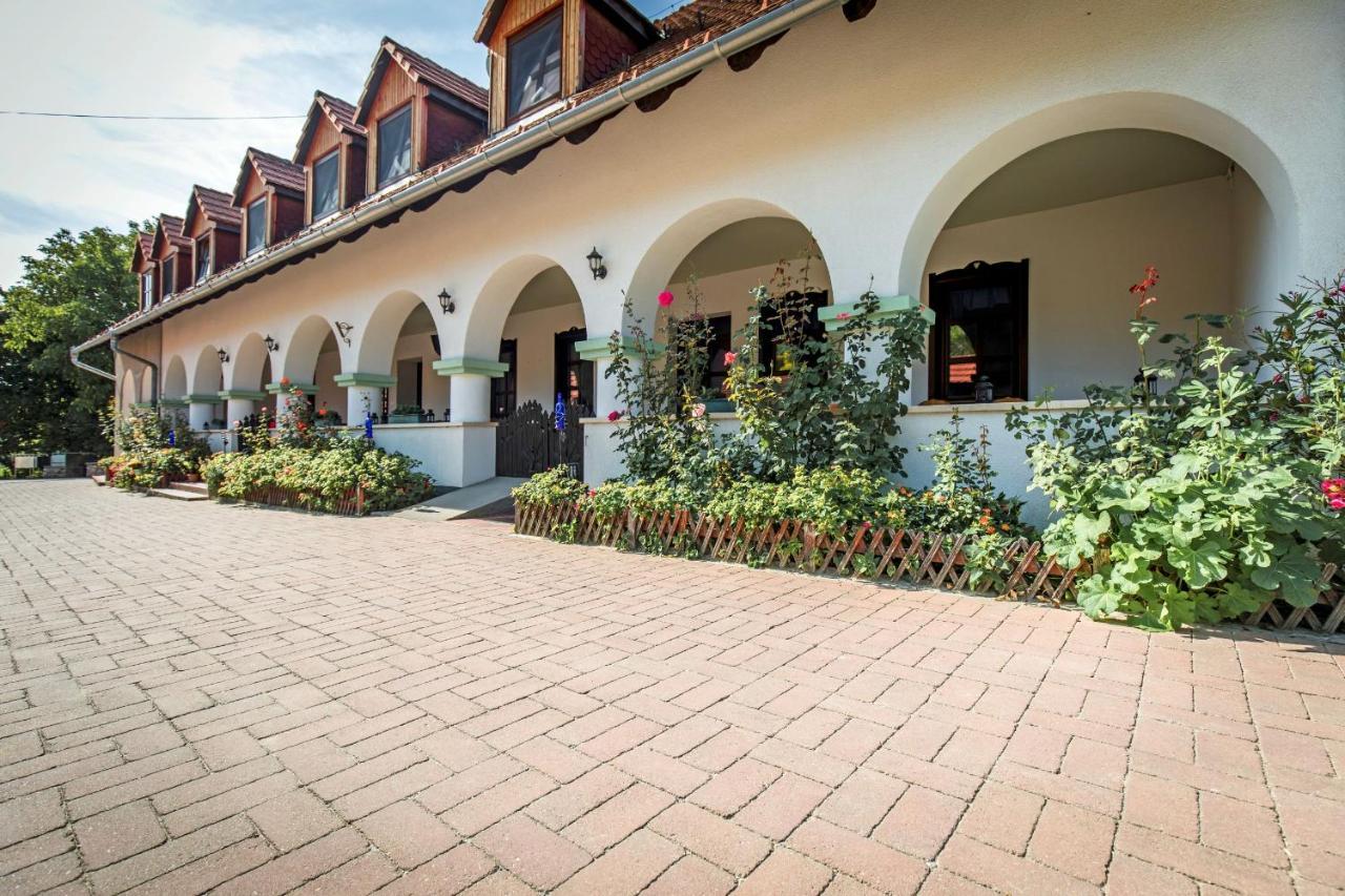 Szel Fiai Fogado Hotel Nyul Exterior photo
